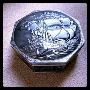 Rare VINTAGE BRISTOW’S of DEVON TIN